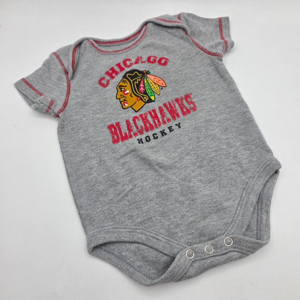 NHL Chicago Blackhawks Baby Bodysuit Heather Grey 6/9M Hockey Romper
